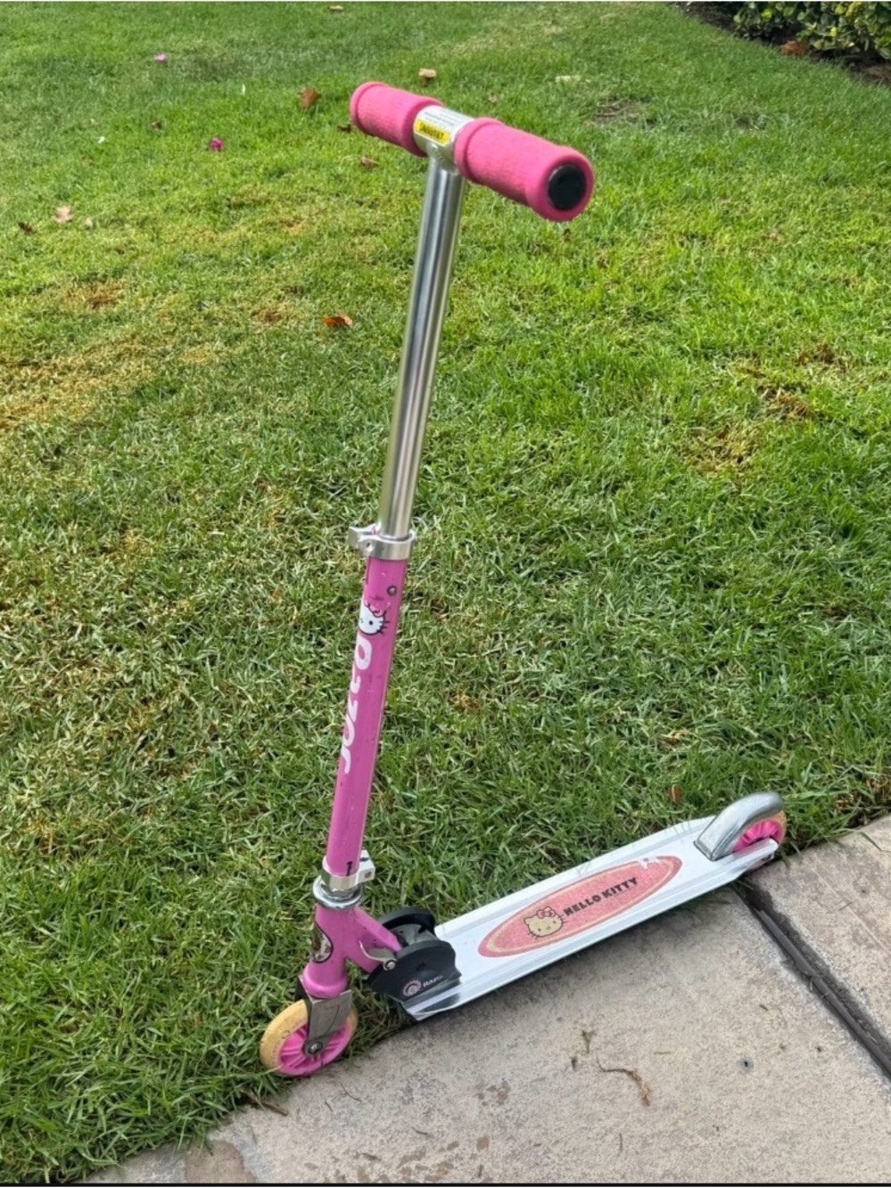 Hello Kitty Pink Folding Kick Scooter with Character Deck